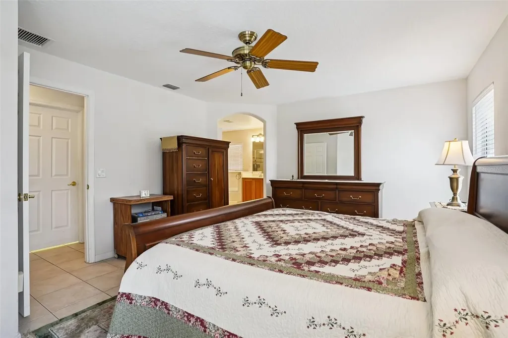 13116 Glenview Lane Grand Island FL 32735