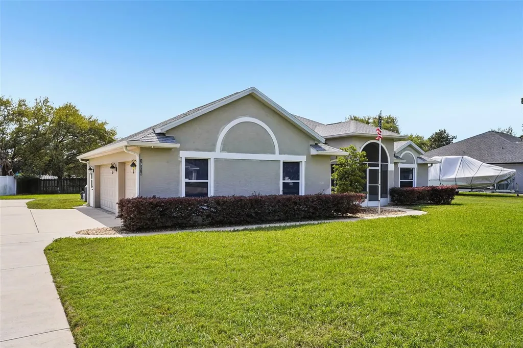 13116 Glenview Lane Grand Island FL 32735