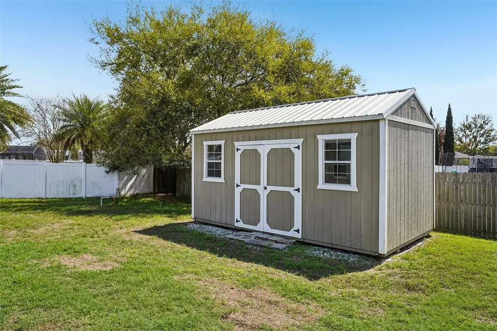 13116 Glenview Lane Grand Island FL 32735