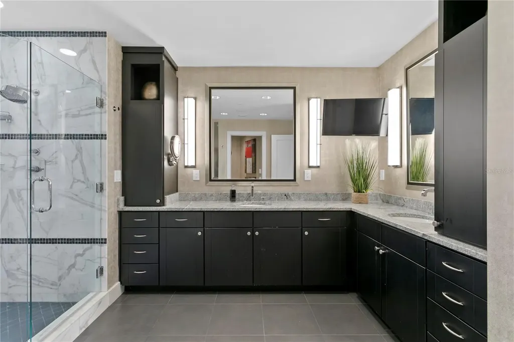 450 Knights Run Avenue Tampa FL 33602