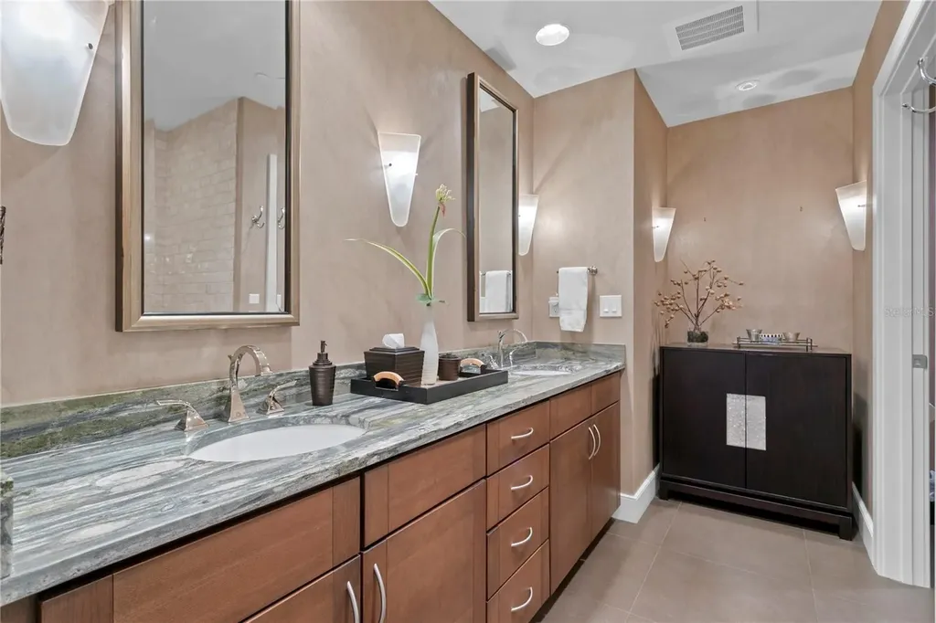 450 Knights Run Avenue Tampa FL 33602