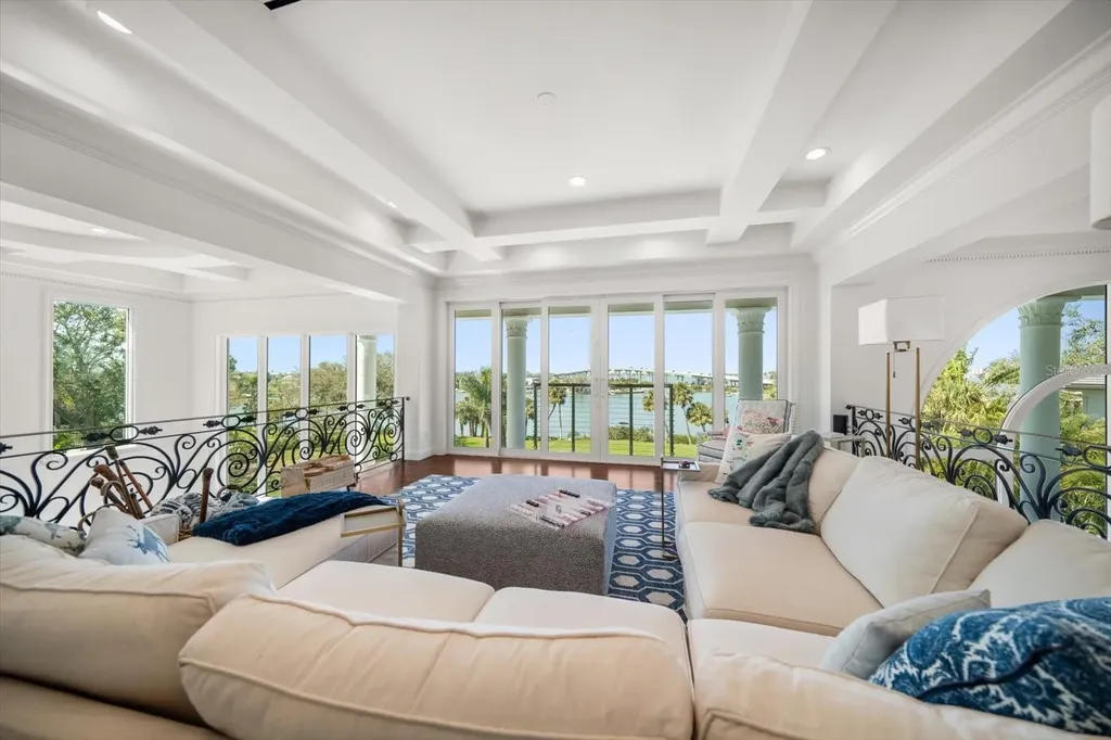 110 Harbor View Lane Belleair Bluffs FL 33770