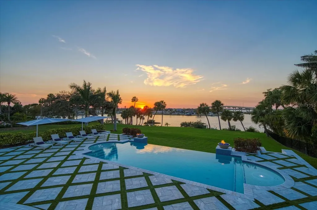 110 Harbor View Lane Belleair Bluffs FL 33770