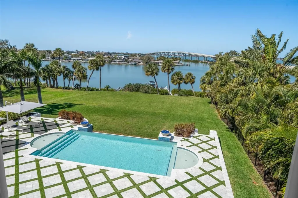 110 Harbor View Lane Belleair Bluffs FL 33770