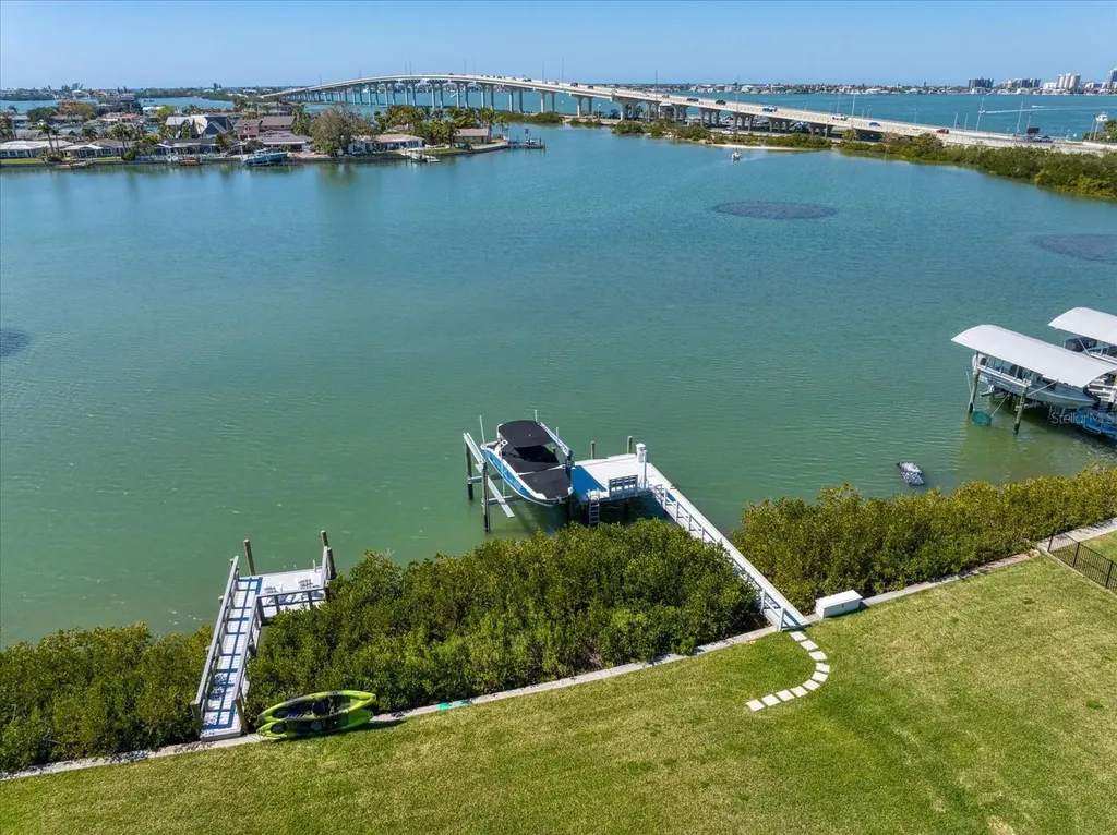 110 Harbor View Lane Belleair Bluffs FL 33770