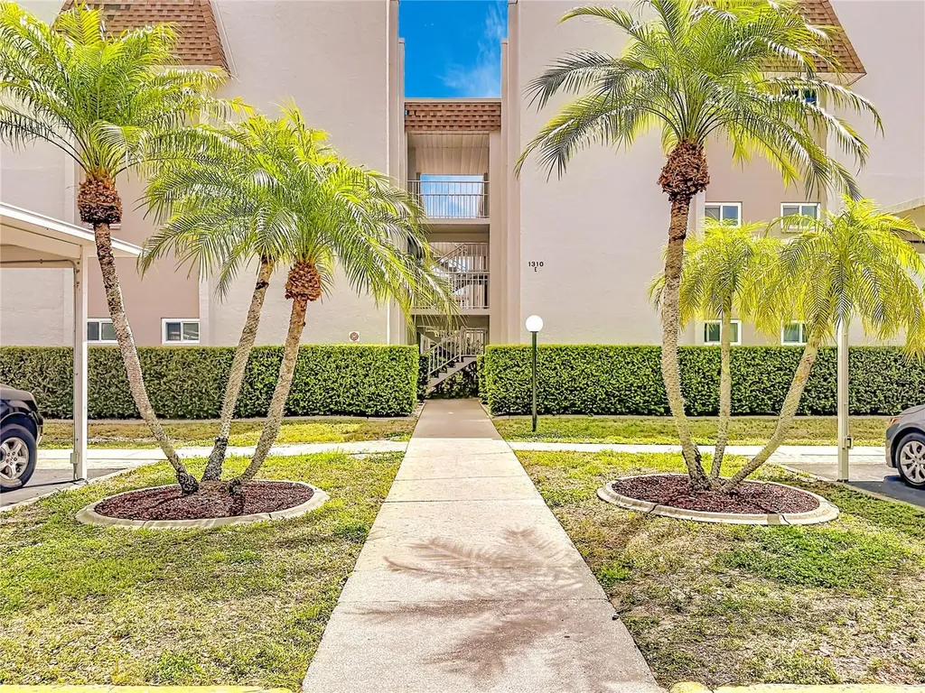 1310 Glen Oaks Drive E Sarasota FL 34232