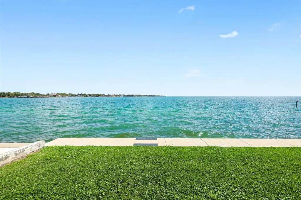 7300 Sunshine Skyway Lane S St Petersburg FL 33711