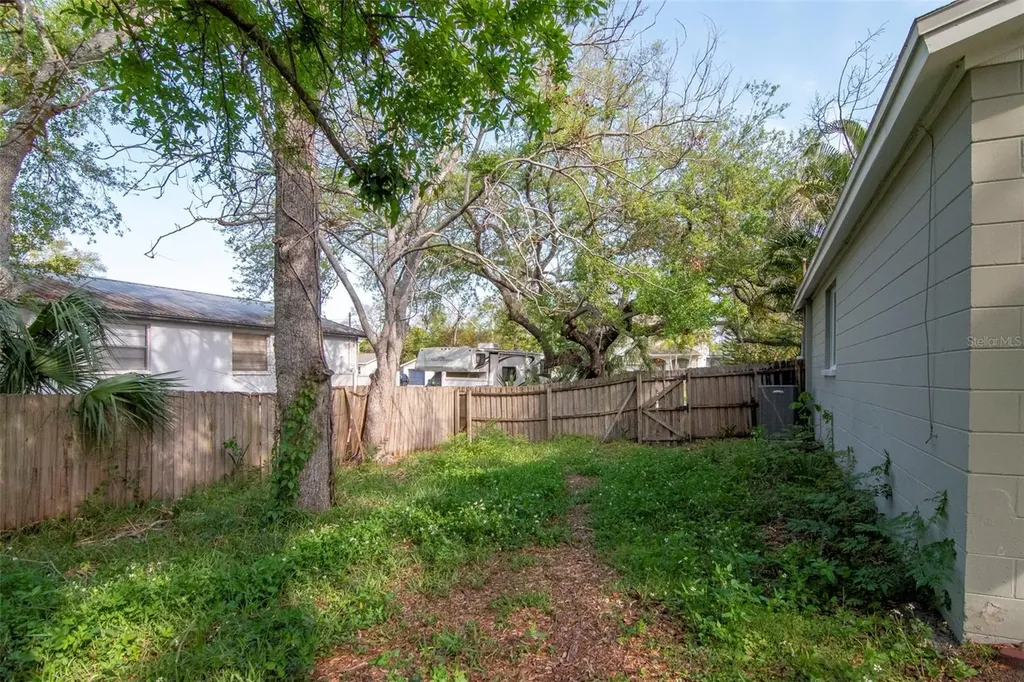 2826 W Shelton Avenue Tampa FL 33611