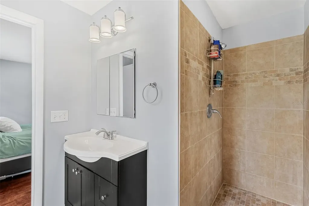 2923 Conway Gardens Road Orlando FL 32806