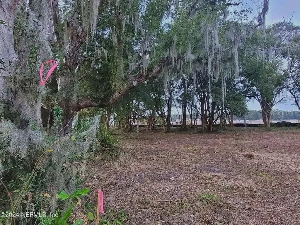 1250 Huntington Road Crescent City FL 32112
