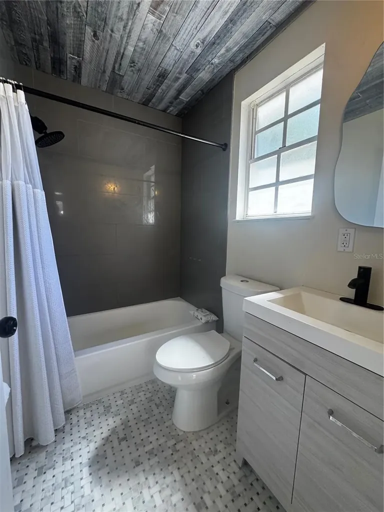 3008 Hillview Street Sarasota FL 34239