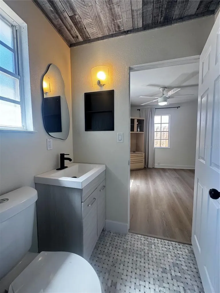 3008 Hillview Street Sarasota FL 34239