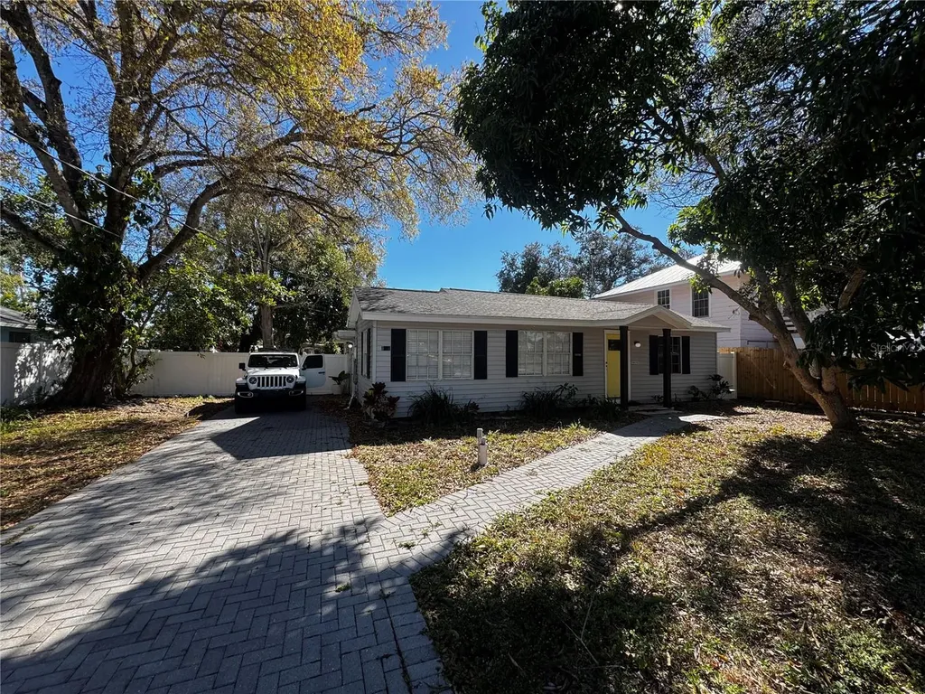 3008 Hillview Street Sarasota FL 34239