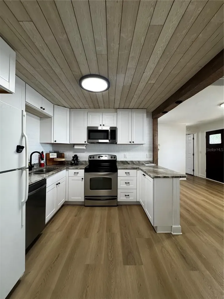 3008 Hillview Street Sarasota FL 34239