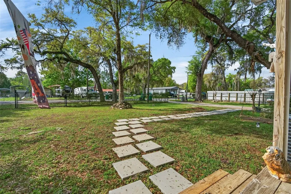 5572 S Marlin Point Floral City FL 34436