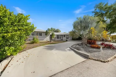 117 Aurora Street E Venice FL 34285