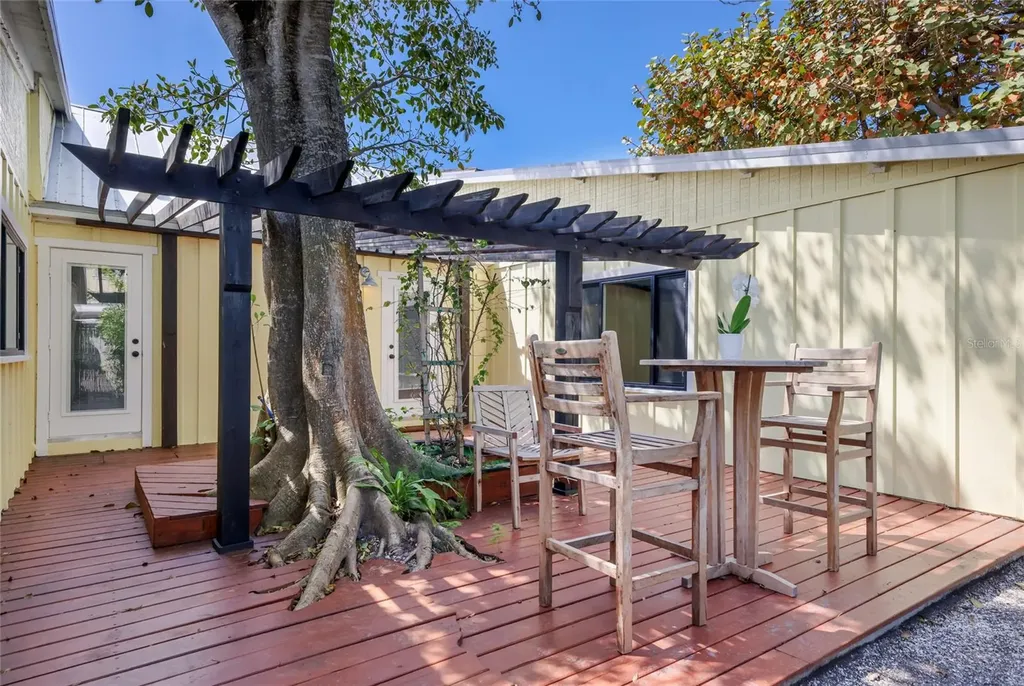 7030 Poinsettia Avenue Longboat Key FL 34228