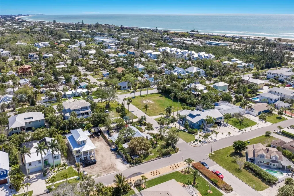 7030 Poinsettia Avenue Longboat Key FL 34228