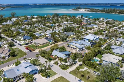 7030 Poinsettia Avenue Longboat Key FL 34228
