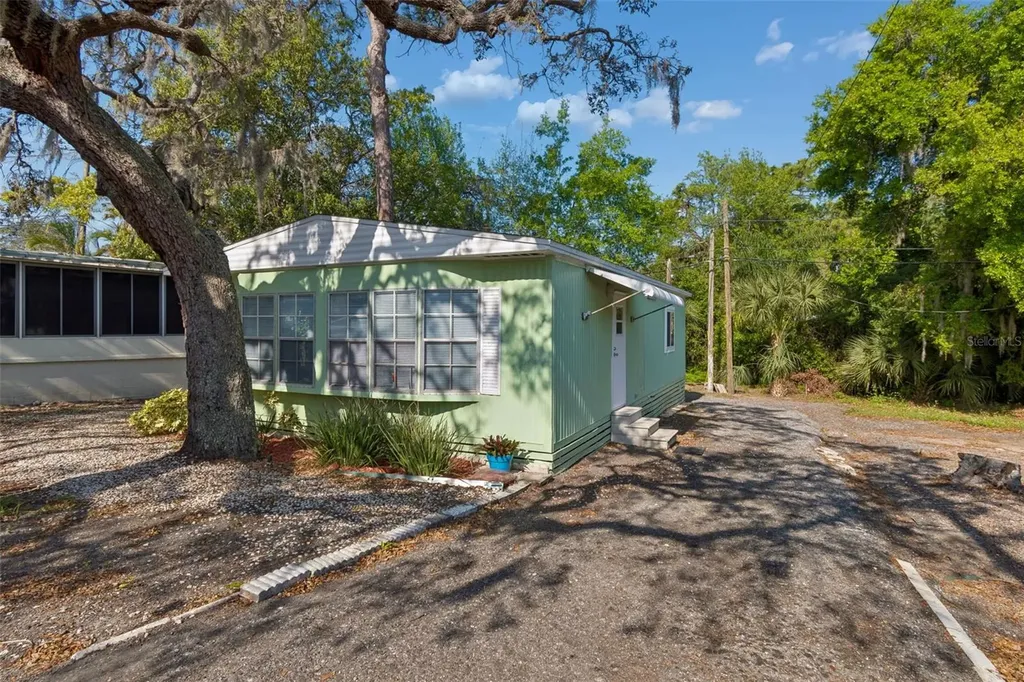 823 Elkan Drive Tarpon Springs FL 34689