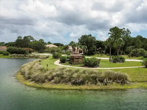13 Old Oak Drive N Palm Coast FL 32137