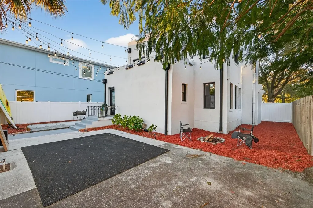 6566 1st Avenue S St Petersburg FL 33707