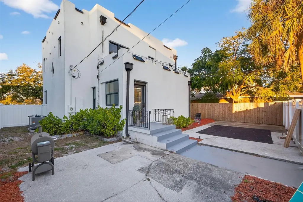 6566 1st Avenue S St Petersburg FL 33707