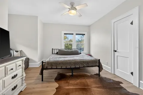 6566 1st Avenue S St Petersburg FL 33707