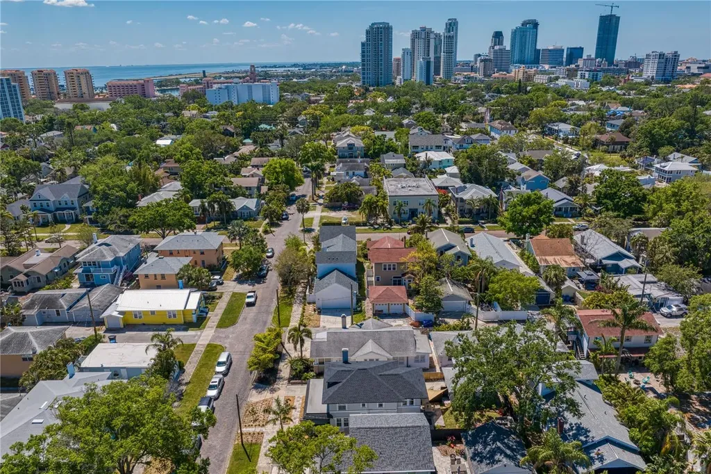 1140 Oak Street NE St Petersburg FL 33701