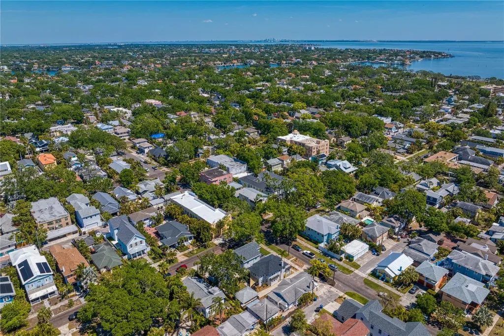 1140 Oak Street NE St Petersburg FL 33701