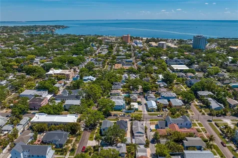 1140 Oak Street NE St Petersburg FL 33701