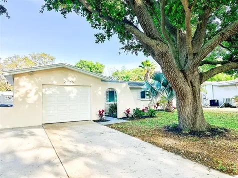 2225 Nellie Street Largo FL 33774