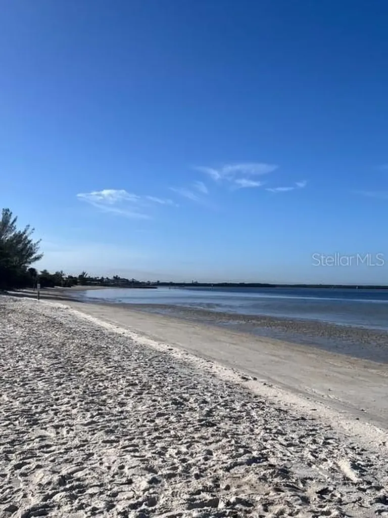 611 Destiny Drive Ruskin FL 33570