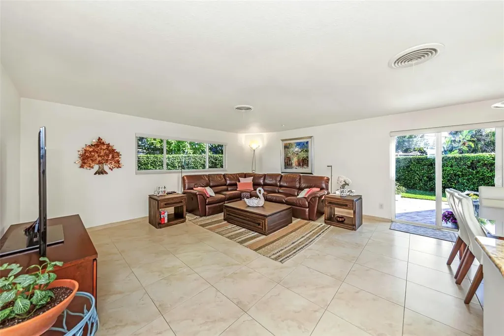 6613 Flamingo Way S St Petersburg FL 33707