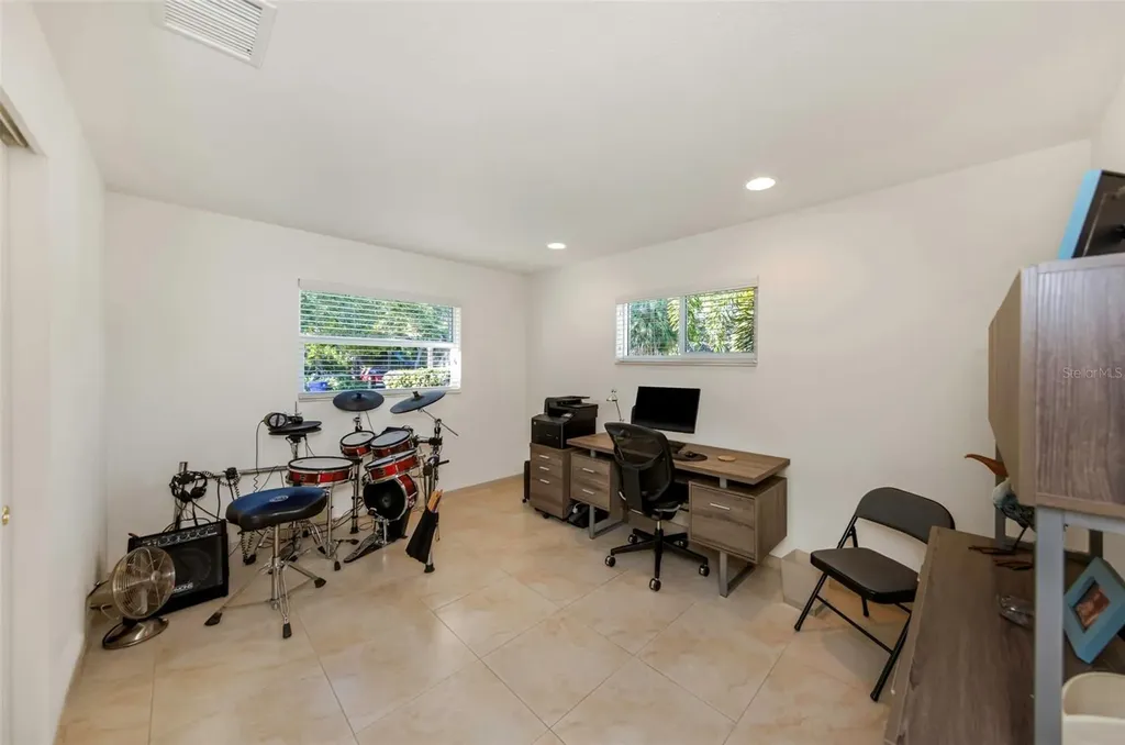 6613 Flamingo Way S St Petersburg FL 33707