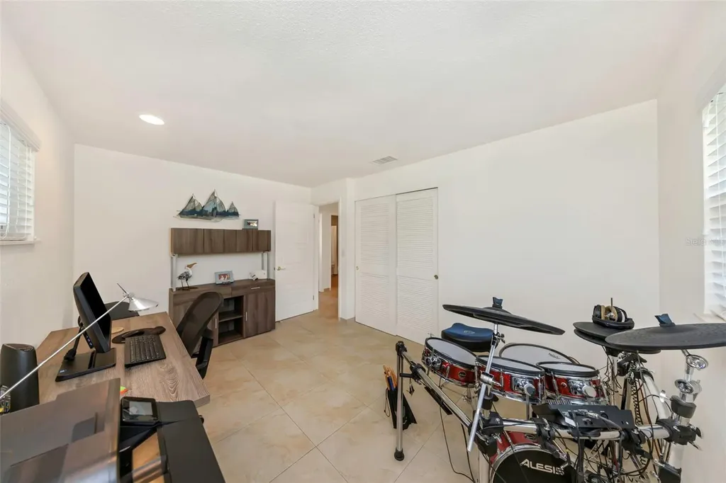6613 Flamingo Way S St Petersburg FL 33707