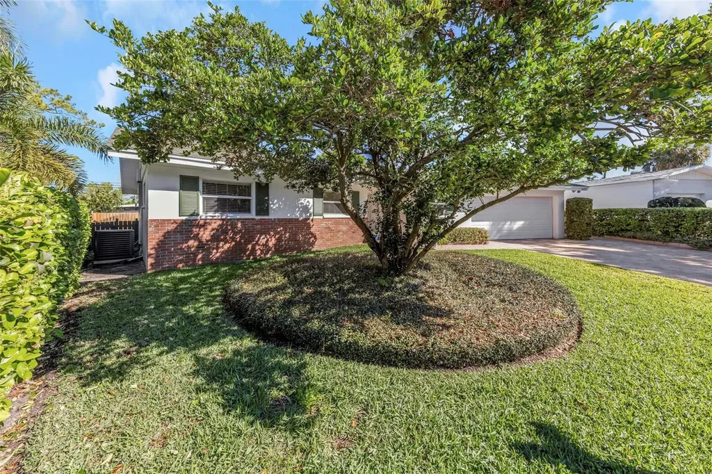 6613 Flamingo Way S St Petersburg FL 33707