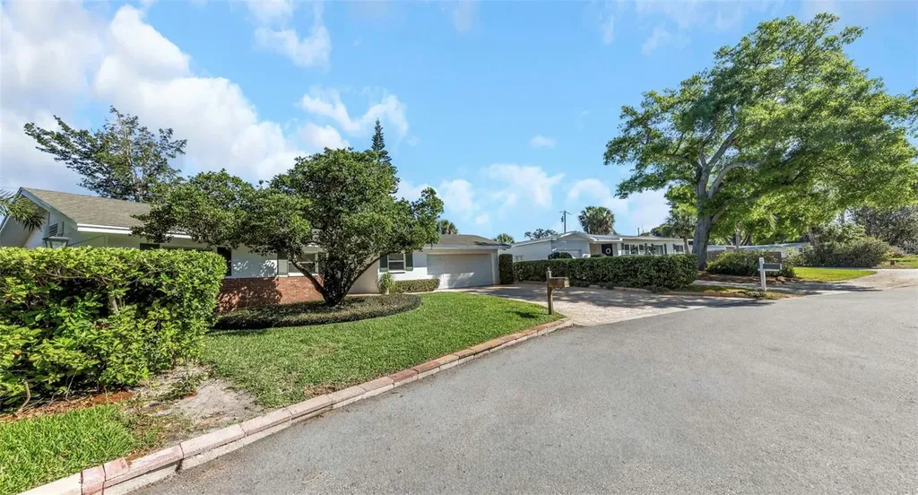 6613 Flamingo Way S St Petersburg FL 33707