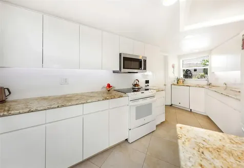 6613 Flamingo Way S St Petersburg FL 33707