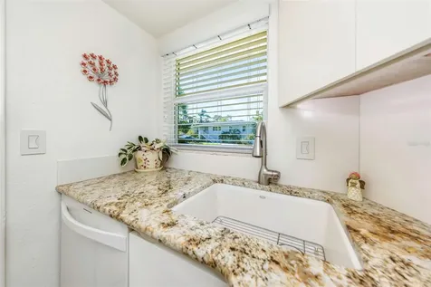 6613 Flamingo Way S St Petersburg FL 33707