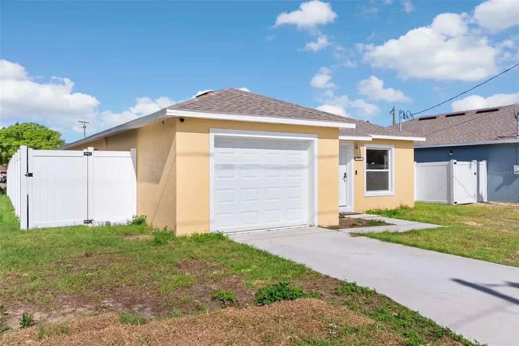 317 Courtland Street Auburndale FL 33823