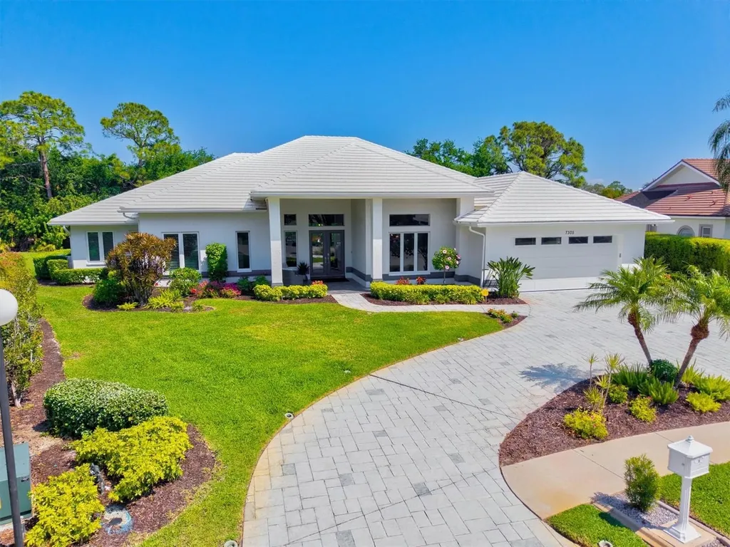 7305 Links Court Sarasota FL 34243