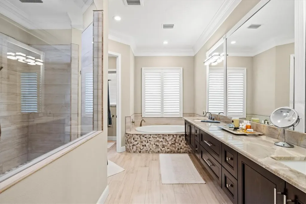7305 Links Court Sarasota FL 34243
