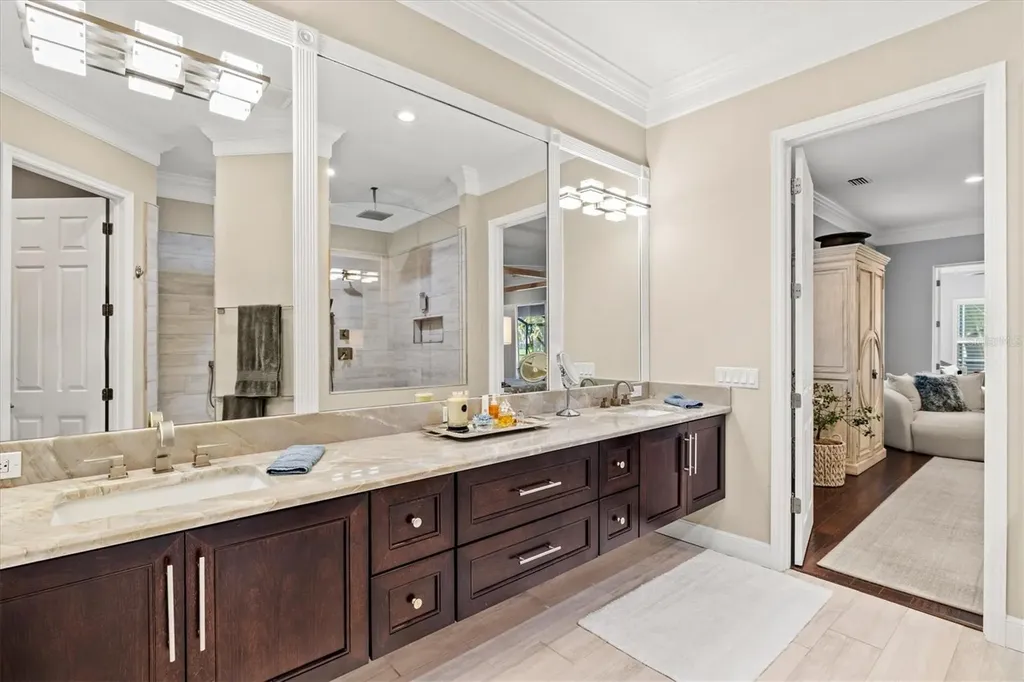 7305 Links Court Sarasota FL 34243