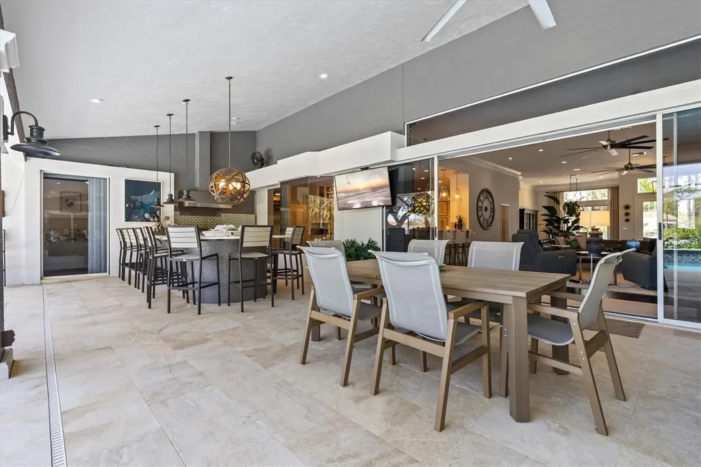 7305 Links Court Sarasota FL 34243