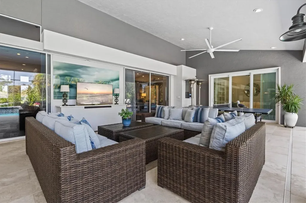 7305 Links Court Sarasota FL 34243