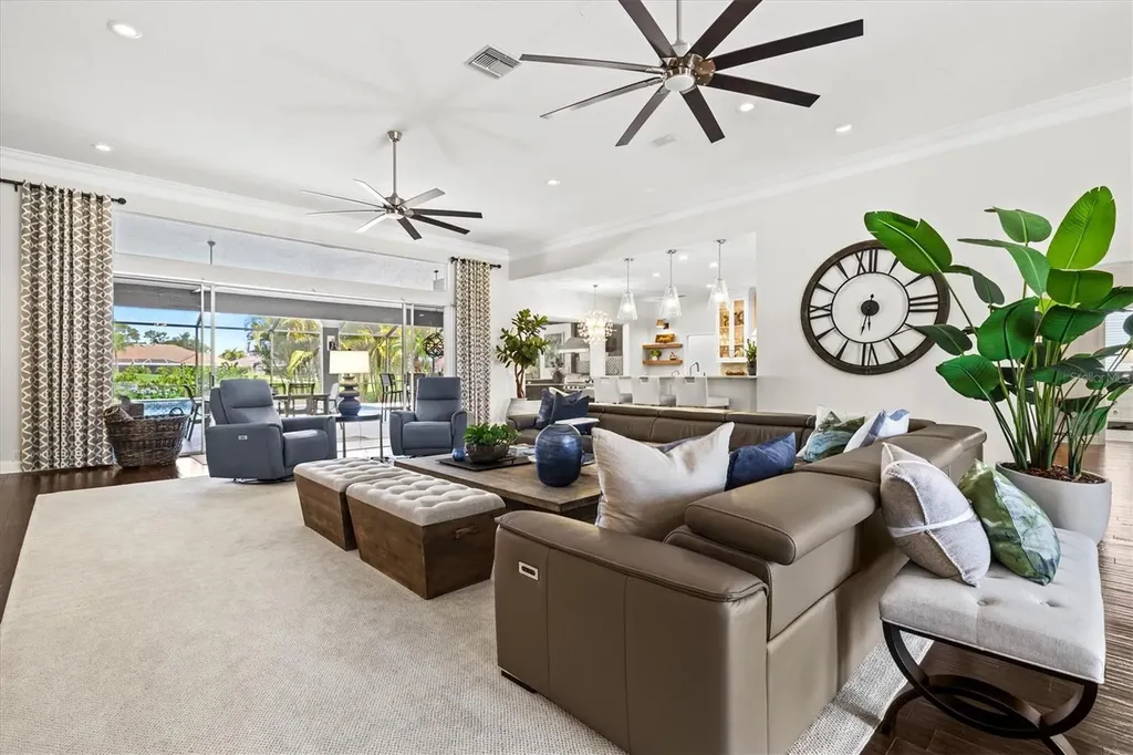 7305 Links Court Sarasota FL 34243