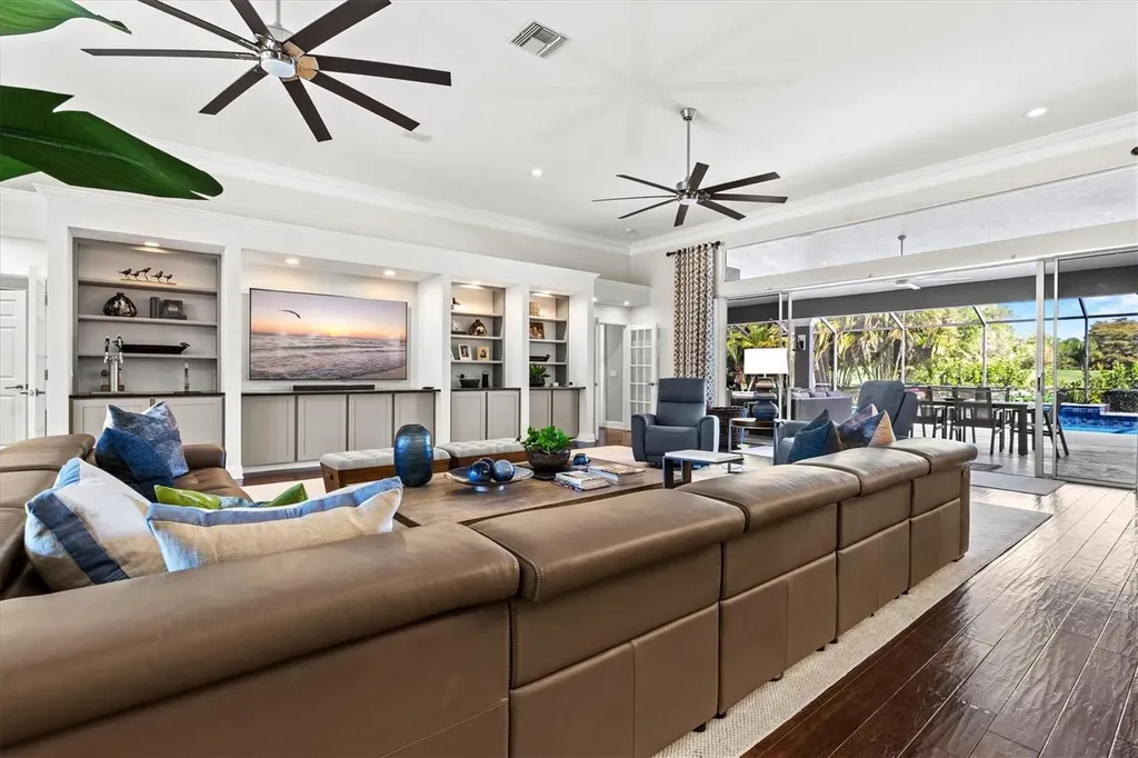 7305 Links Court Sarasota FL 34243