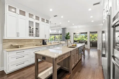 7305 Links Court Sarasota FL 34243