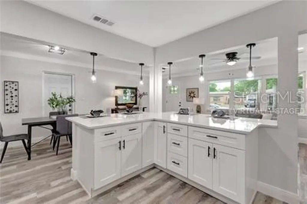 6660 17th Lane N St Petersburg FL 33702